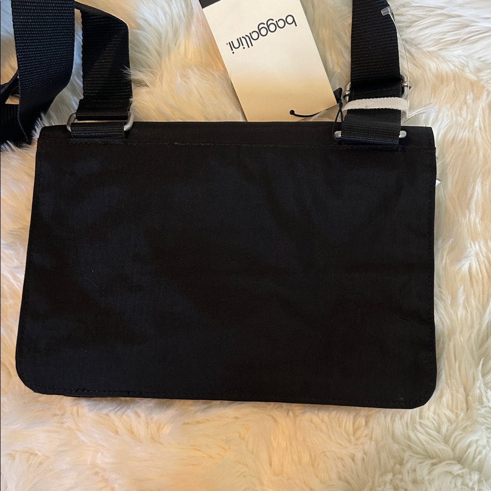 NWT Baggallini Black Bag Clever 3 Zip Crossbody - Picture 9 of 11